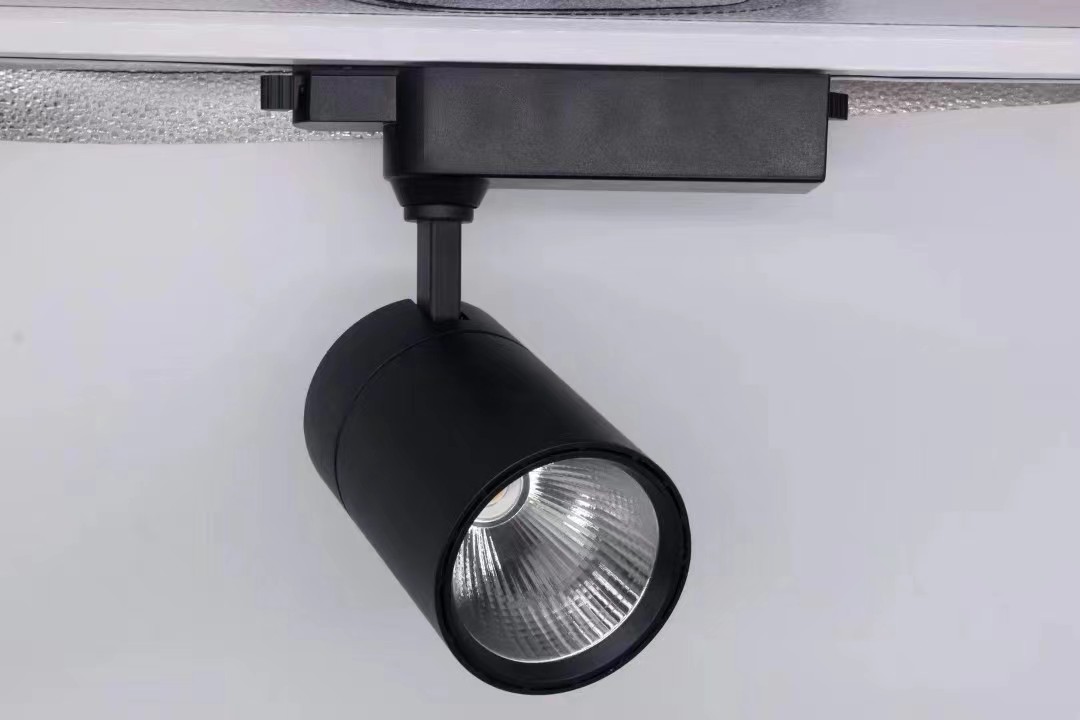Ningbo Freelux: Innovating the Design and Assembly of LED Track Lights